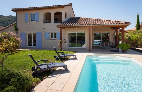 Vallon-Pont-d'Arc Villa | Villa Alize for 10 people