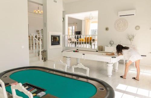 Ferrel Villa | VILLA ALTUS near Ericeira with swimming pool, jacuzzi and 2 games room