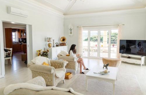 Ferrel Villa | VILLA ALTUS near Ericeira with swimming pool, jacuzzi and 2 games room