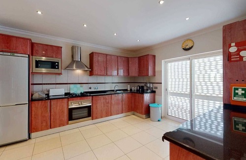 Corte Antonio Martins Villa | Villa Amigo - 4 bedroom villa with pool