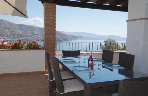 Velilla-Taramay Villa | VILLA AMANECER