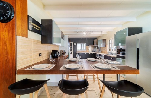 L'Etang-Sale Villa | Villa Ambassador - 5* - For 4 to 20 people, 300m² villa, swimming pool, Jacuzzi.