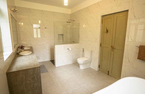 Unawatuna Villa | Villa Amber Llama - Thalpe, Galle