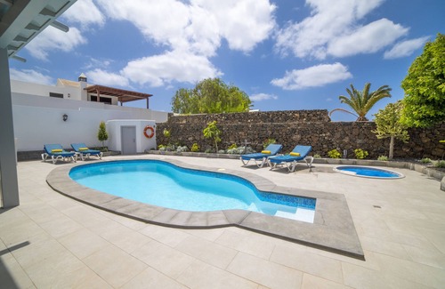 Los Mojones Villa | Villa Ananda PDC, 4 bedrooms En-suite free AC, heated pool & Jacuzzi