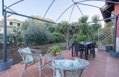 Brucoli Villa | "Villa Angela" with Terrace, Shared Garden & Wi-Fi