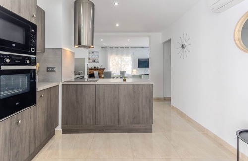 Castell-Platja d'Aro Villa | Villa 'Anna' with Sea View, Wi-Fi and Air Conditioning
