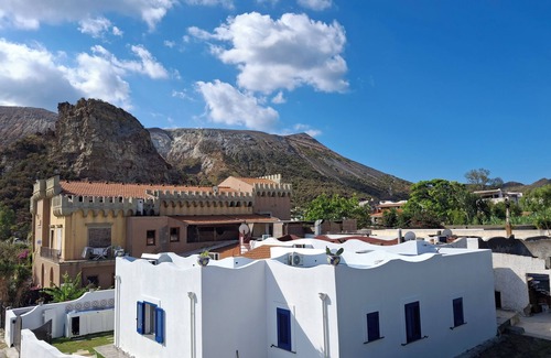 Vulcano Porto Villa | Villa Anna, navel of the Mediterranean, between sea sun and wind, do everything on foot.