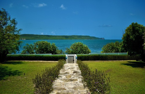 Mamora Bay Villa | Villa Annalibe–Oceanfront 5-Bedroom Villa with Pool near English Harbour Antigua