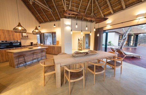 Hoedspruit Villa | Villa Appelblaar: luxury 4 bedroom villa home in the South African bush
