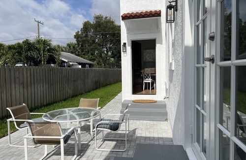 Mango Groves Villa | Villa Aqua Historic fully restored villa close to beach and down town