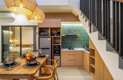 Babakan Villa | Villa Arcelio Luxury 2BR Villa Steps from Jungle Padel and Gym