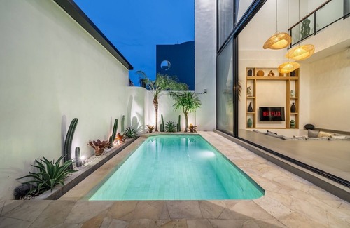 Babakan Villa | Villa Arcelio Luxury 2BR Villa Steps from Jungle Padel and Gym