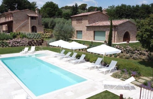 Foiano della Chiana Villa | Villa Arezzo Summary: