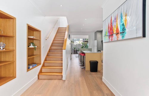 South Yarra House | Villa Argo Wonderfully Surrounded by Cafes and Restaurant Park for Kids