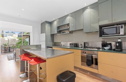 South Yarra House | Villa Argo Wonderfully Surrounded by Cafes and Restaurant Park for Kids
