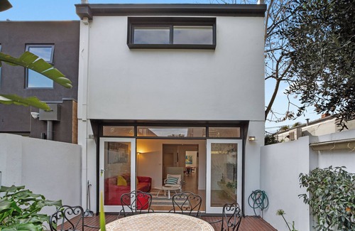 South Yarra House | Villa Argo Wonderfully Surrounded by Cafes and Restaurant Park for Kids