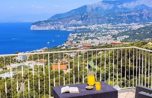 Priora House | Villa Astaria B: A cozy two-story apartment that covers the entire top floor of a villa which faces the sun and the sea, with Free WI-FI.