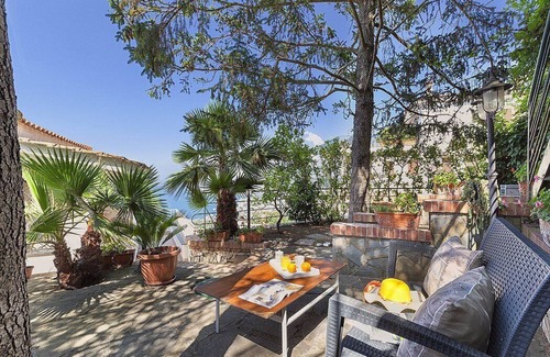 Priora House | Villa Astaria B: A cozy two-story apartment that covers the entire top floor of a villa which faces the sun and the sea, with Free WI-FI.