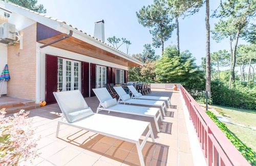 Charneca de Caparica e Sobreda Villa | Villa Aster- Spacious Villa for 14 Persons with Garden and Private Swimming Pool