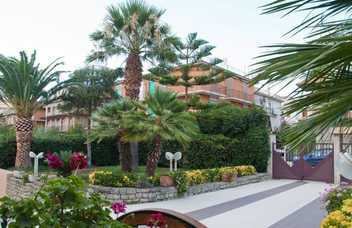 Oliveri House | Villa at the foot of the Tindari Laghetti di Marinello