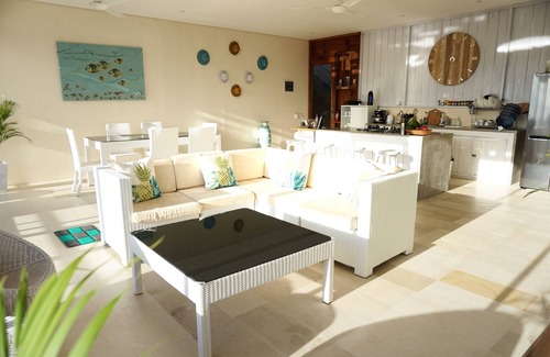 Kuta Villa | Villa Atas Pelangi