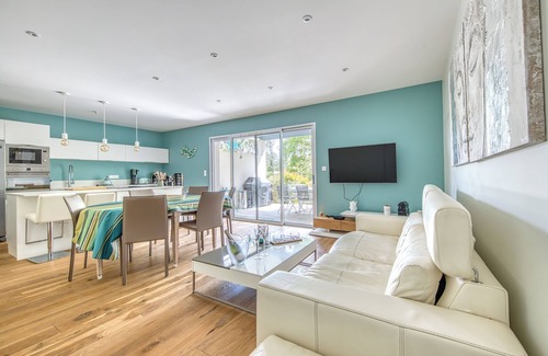 Grayan-Et-L'Hopital House | Villa Atlantica - Spacious and Bright, Close to the Beaches