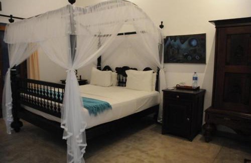 Thalaramba Hotel | Villa Atulya at Ocean's edge