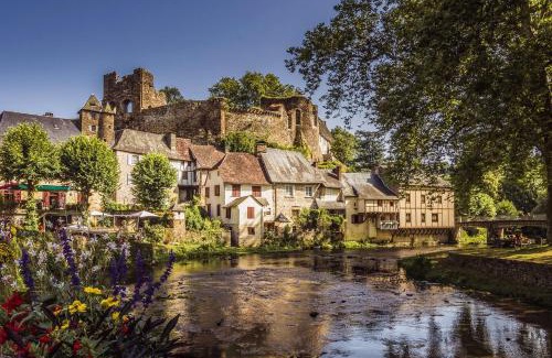 Segur-le-Chateau Villa | Villa au bord de la Rivièr