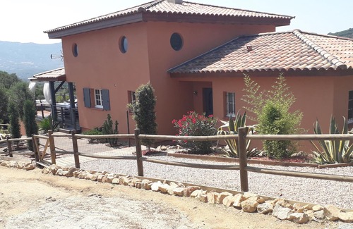 Cognocoli-Monticchi Villa | VILLA au Coeur Maquis- 16 Couchages*-Piscine et Parking Privé -10mm Plages-