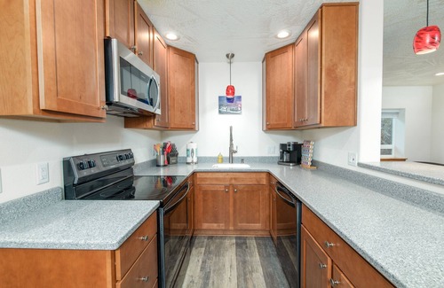 Crescent City House | Villa Au Contraire-luxury within steps to Jedediah Smith Park and Smith River