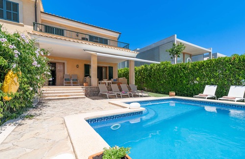 Alcanada Villa | Villa Aucanada for 8 people in a quiet area