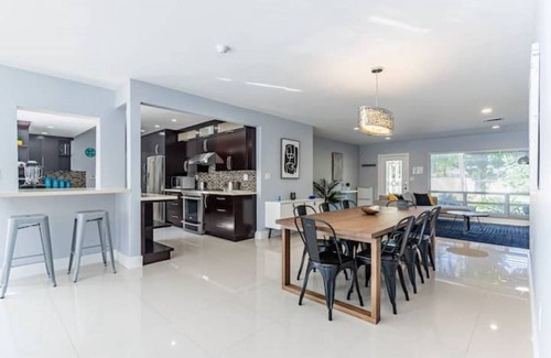 Coral Ridge House | Villa Aura Heated Pool 4 Bedrooms 6 mins to Ocean