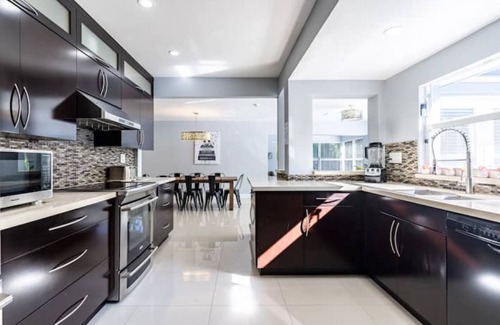 Coral Ridge House | Villa Aura Heated Pool 4 Bedrooms 6 mins to Ocean