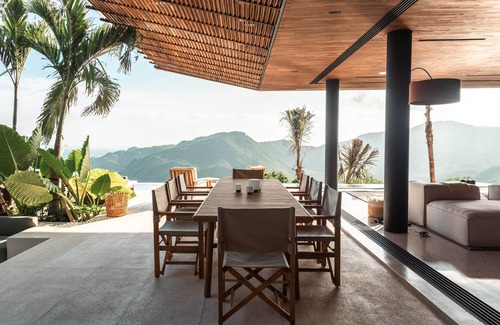 Praya Barat Villa | Villa Awasi - 3 Bedroom - 1 TV room with sofa bed at Tampah Hills