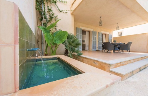 Cala Bona Ski Chalet | Villa Azalea: large house perfect for families or groups up to 6 people.
