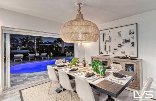 Bermuda Riviera House | Villa Azul Coastal Oasis 5 Min Walk to Beach and Waterfront