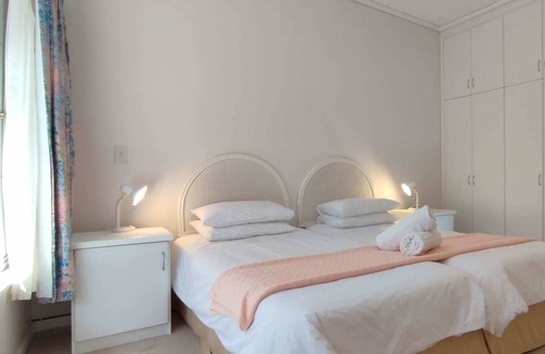 Robberg Beach Villa | Villa Azure | Sea Views & 70m to Robberg 5 Beach