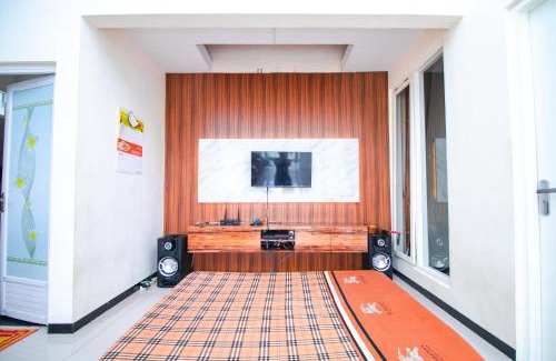 Oro Oro Ombo Villa | Villa Azzalia Syariah Private Pool and Karaoke