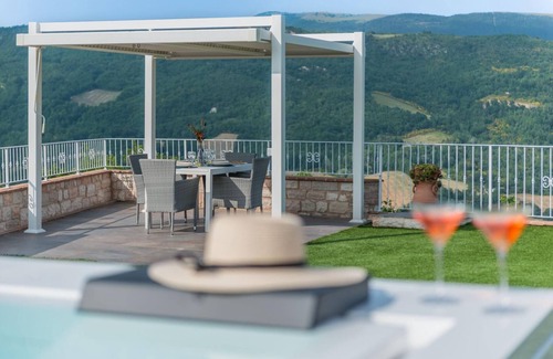 Furlo Villa | Villa Azzurra 5 - Two Bedroom Villa, Sleeps 5