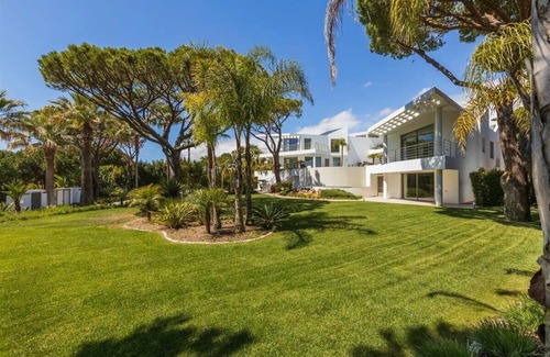 Almancil Villa | Villa Bama Palm - Overlooking the fairway of the Quinta do Lago golf course