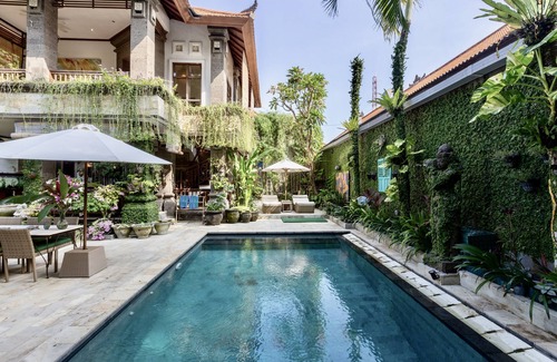 Sanur Villa | VILLA BAPAK 3 BDRMS GARDEN LARGE POOL CENTRAL CLOSE TO BEACH