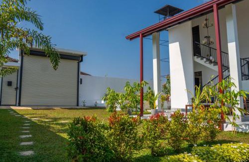 Hettimulla Cabin | Villa Barbara - Private Pool Villa in Ahungalla