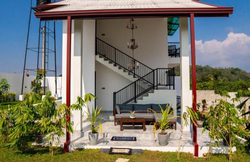Hettimulla Cabin | Villa Barbara - Private Pool Villa in Ahungalla