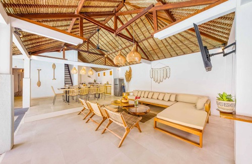 Central Seminyak Villa | Villa Barcelona - 5BDR, lush garden, private pool