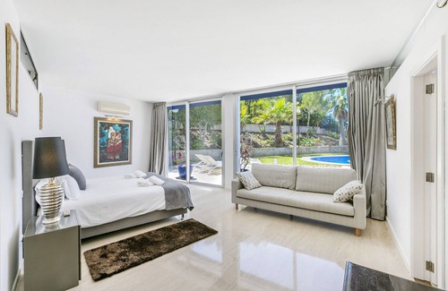Badia Blava Villa | VILLA BAY BLUE by Priority