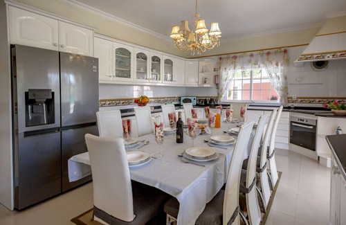 Armacao de Pera Villa | Villa Beach Palace Luxury 5 Bed Villa w/heated pool, Jacuzzi, 500m Beach AC