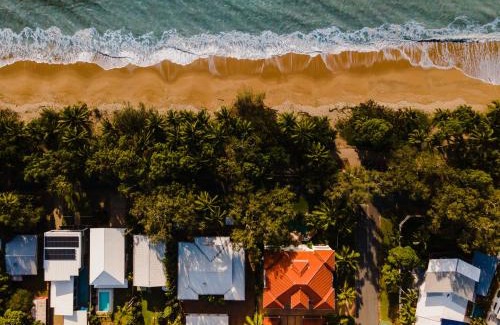 Clifton Beach Apartment | Villa Beach Palm Cove