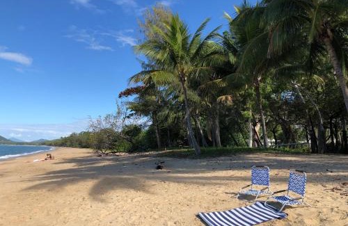 Clifton Beach Apartment | Villa Beach Palm Cove