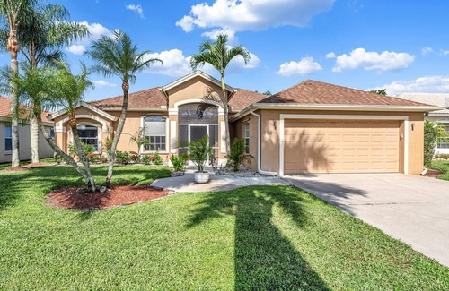 Central Naples Villa | Villa Bellevue - Beautiful lakefront rental with pool with 3 bedroom & 2 bath