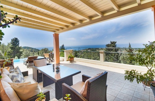Tsoukaladhes Villa | Villa 'Belvedere Rosa' with Sea View, Pool, Terrace & Wi-Fi